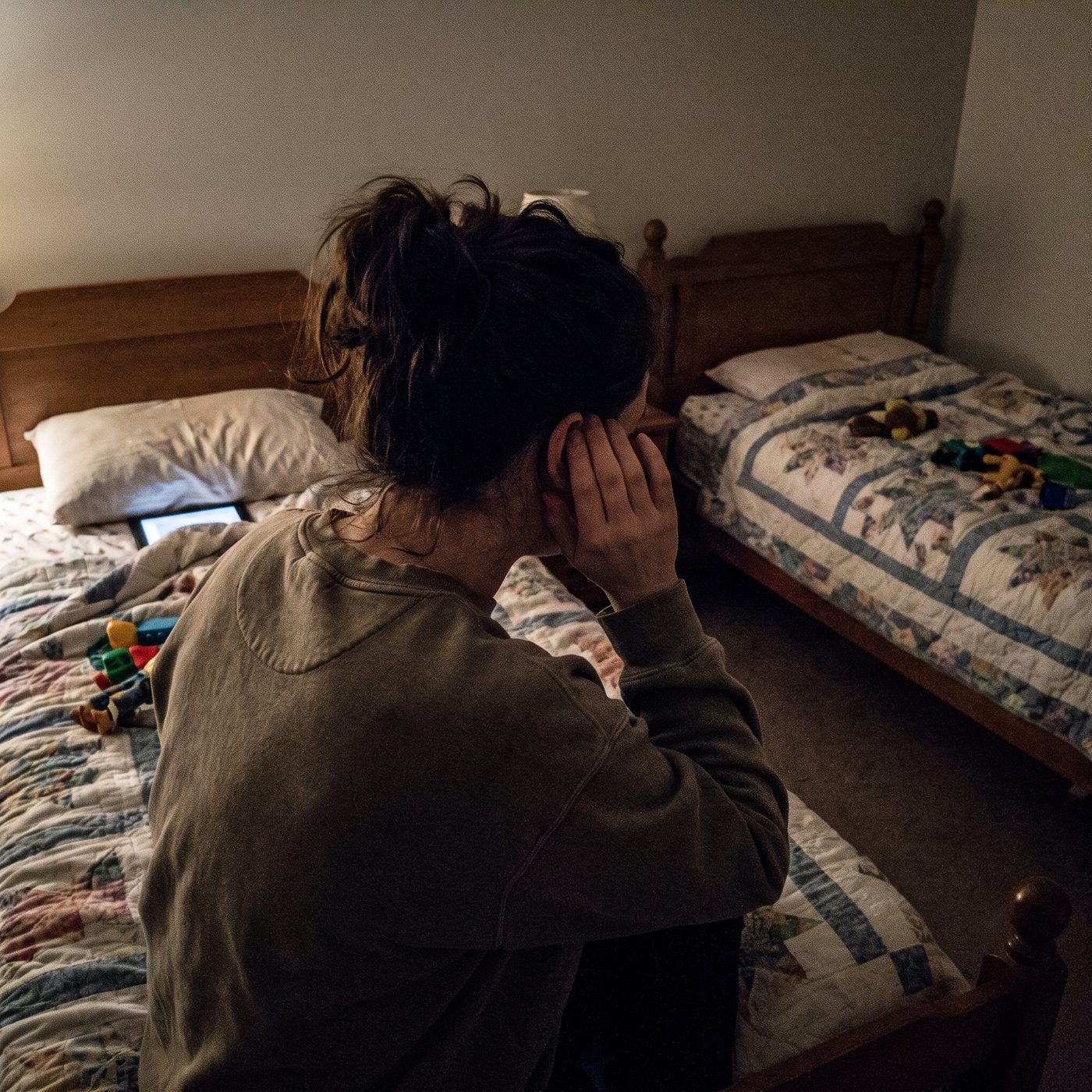 Testing from the second bed whether the sound carries across the room